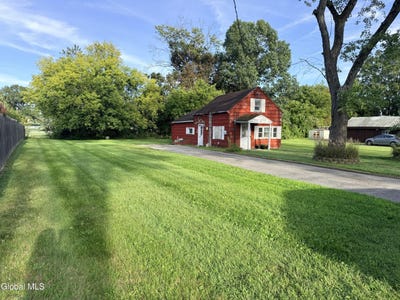 /international/us/122-north-street-hudson-falls-ny-110119728263/