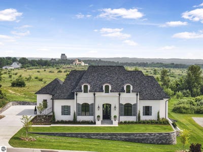 /international/us/4158-dornoch-court-williamsburg-mi-110101178691/