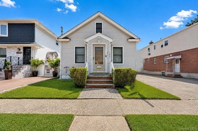 /international/us/349-werns-avenue-elmont-ny-110119433556/