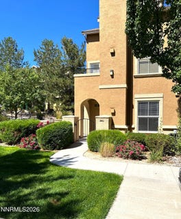 /international/us/17000-wedge-parkway-reno-nv-110108139053/