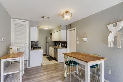 /international/us/5922-little-creek-trl-austin-tx-110103499494/