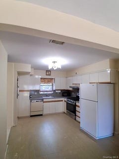 /international/us/37-acorn-place-lynbrook-ny-110108167917/