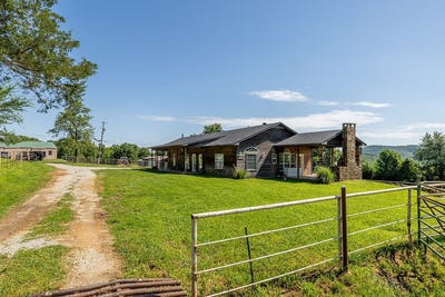 /international/us/17068-hazel-valley-road-fayetteville-ar-110108889026/