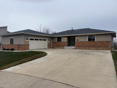 /international/us/1556-crestview-dr-vermillion-sd-110104161682/