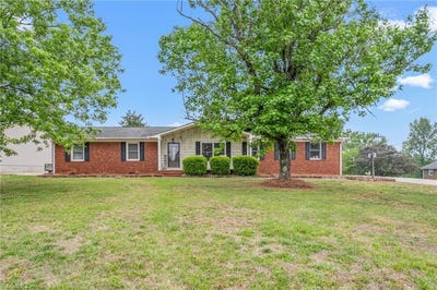/international/us/3810-azalea-lane-trinity-nc-110107695788/