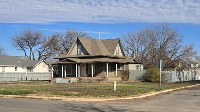 /international/us/802-locust-st-alva-ok-110106242192/