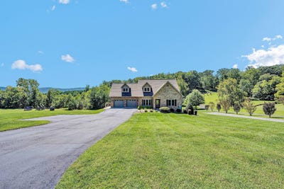 /international/us/2143-blue-ridge-springs-rd-blue-ridge-va-110119693612/