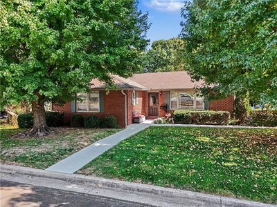 /international/us/39-country-club-terrace-lexington-mo-110120563384/