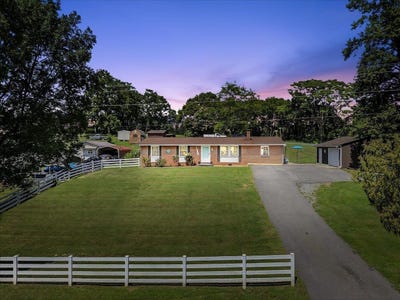 /international/us/2861-old-buena-vista-rd-buena-vista-va-110109808913/