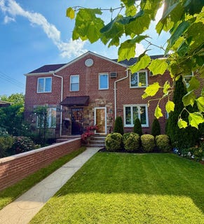 /international/us/6368-77th-street-middle-village-ny-110101170269/