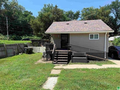 /international/us/1633-1635-s-fairmount-street-sioux-city-ia-110100917753/