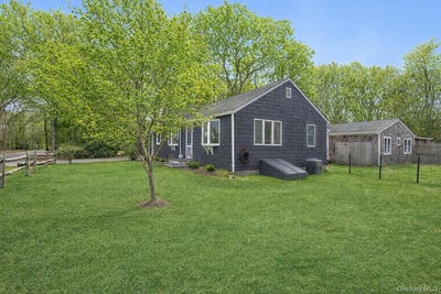 /international/us/111-oak-lane-amagansett-ny-110119423604/