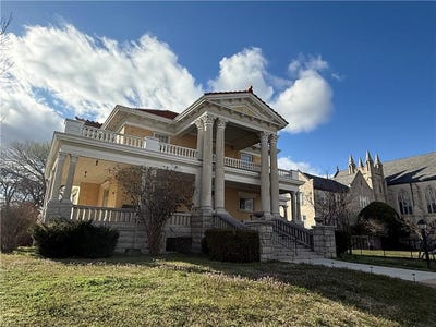 /international/us/215-s-5th-street-independence-ks-110106343201/