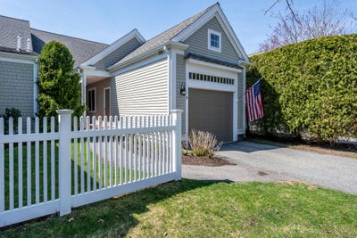 /international/us/8-hollyhock-knoll-court-bourne-ma-110107404543/