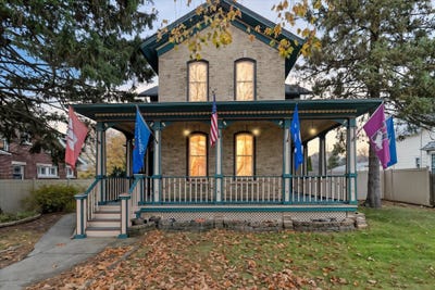 /international/us/419-milton-avenue-janesville-wi-110103676345/