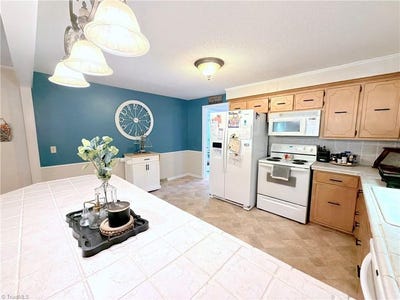 /international/us/126-auburn-avenue-elkin-nc-110107732473/