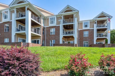 /international/us/18511-harborside-drive-cornelius-nc-110105977340/