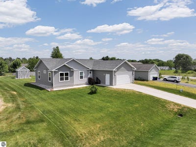 /international/us/4566-kory-lane-traverse-city-mi-110108659790/