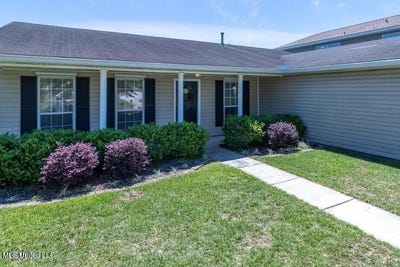 /international/us/16222-saddle-drive-gulfport-ms-110108194132/