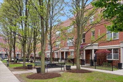 /international/us/4646-n-greenview-avenue-chicago-il-110107776908/