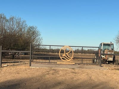 /international/us/silver-bridge-rd-quemado-tx-110104968589/