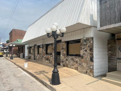 /international/us/233-main-street-mammoth-spring-ar-110108025893/