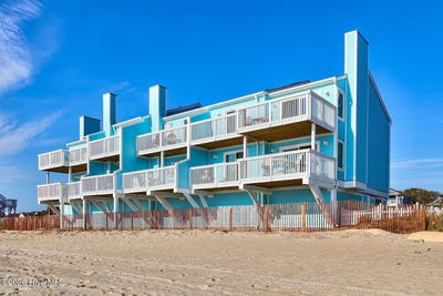 /international/us/1001-pelican-court-kure-beach-nc-110106364185/