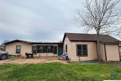 /international/us/419-w-main-street-lometa-tx-110108347773/
