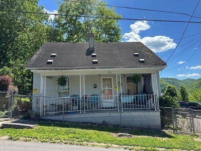 /international/us/116-reservoir-street-hinton-wv-110107907928/