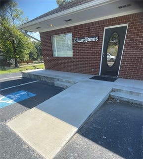 /international/us/811-w-main-street-clarksville-ar-110120487975/