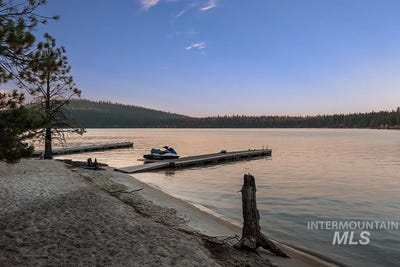 /international/us/1339-beach-way-mccall-id-110106985295/