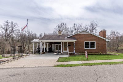 /international/us/119-lewis-street-jackson-oh-110106692968/
