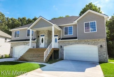 /international/us/320-whispering-pines-drive-fenton-mi-110105200967/