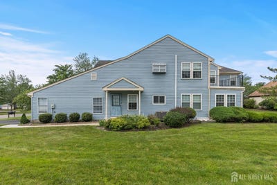 /international/us/20-c-dorchester-drive-monroe-nj-110106075576/