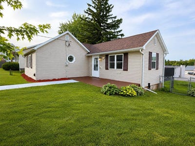 /international/us/113-e-hall-street-kendall-wi-110108479051/