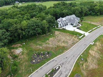 /international/us/8456-w-175th-street-overland-park-ks-110100474886/