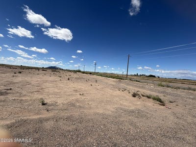 /international/us/solana-road-deming-nm-110120590237/