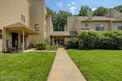 /international/us/109-larkspur-lane-jackson-nj-110106677302/