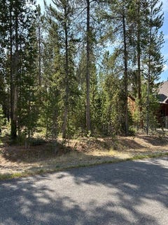 /international/us/grouse-court-west-yellowstone-mt-110104492922/