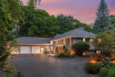 /international/us/19435-cottagewood-road-deephaven-mn-110100191223/
