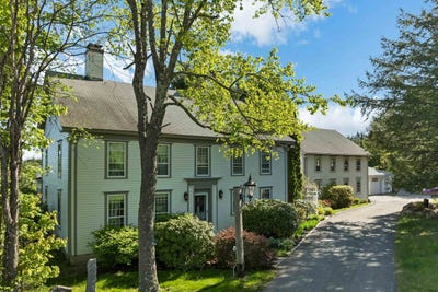 /international/us/14-curtis-road-gilford-nh-110107714391/