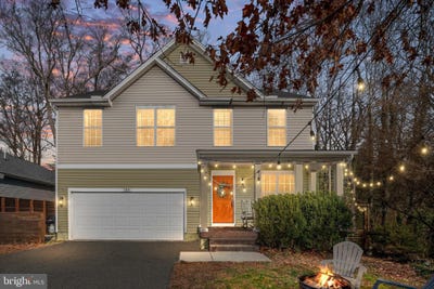 /international/us/109-12th-street-colonial-beach-va-110106325262/
