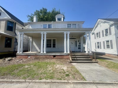 /international/us/207-e-burgess-street-elizabeth-city-nc-110108149307/