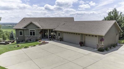 /international/us/156-quarry-pines-drive-yankton-sd-110101220662/
