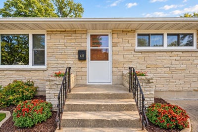 /international/us/422-e-howard-street-portage-wi-110119985570/