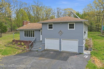 /international/us/103-laurel-lane-saugerties-ny-110107693474/