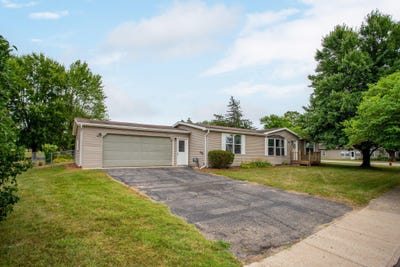 /international/us/633-s-main-street-lawton-mi-110100995267/