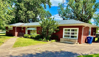 /international/us/218-montgomery-circle-carmi-il-110108846662/