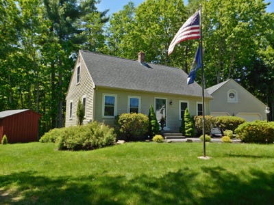 /international/us/25-wintergreen-drive-gorham-me-110108539438/