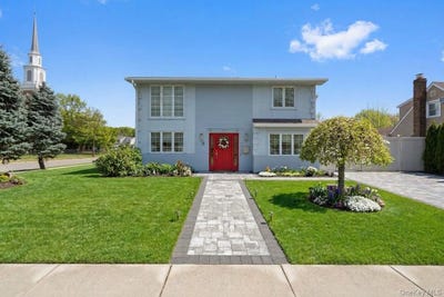 /international/us/2378-5th-street-east-meadow-ny-110107352223/